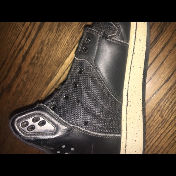 Air Jordan Shoes - Picture 3 of 3